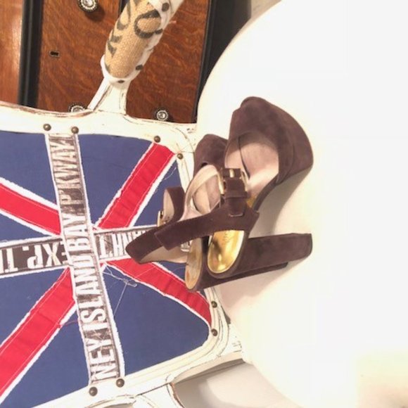 MICHAEL KORS LONDON BROWN SUEDE PLATFORM 6 1/2 - Picture 5 of 5